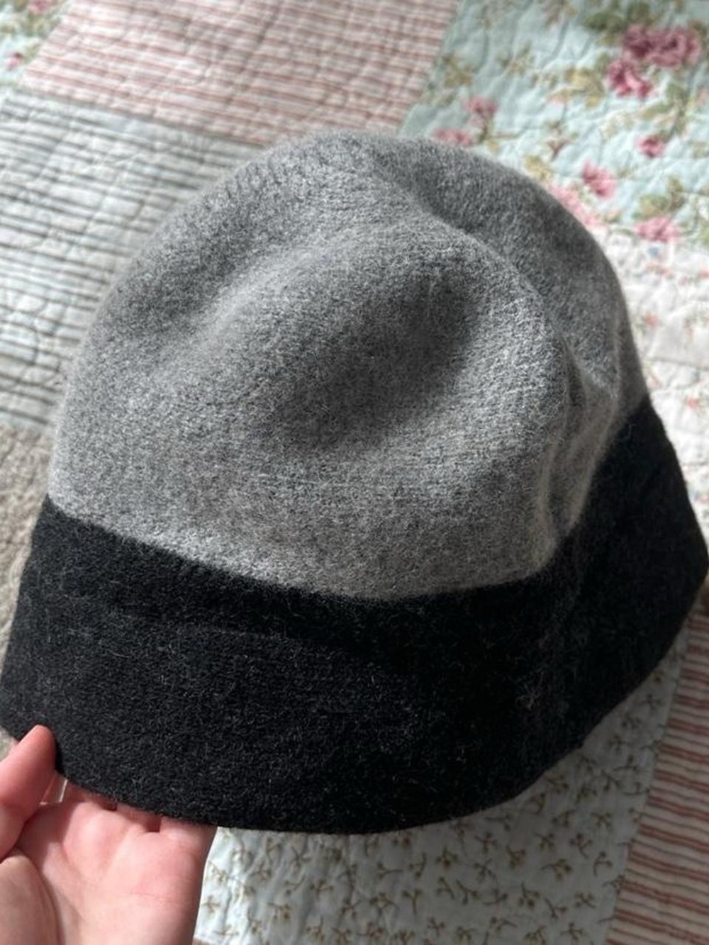 Croft & Barrow gray & black woolen cap